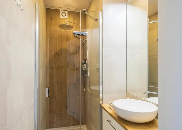 Reymonta 15 Surfingbird Апартаменты *